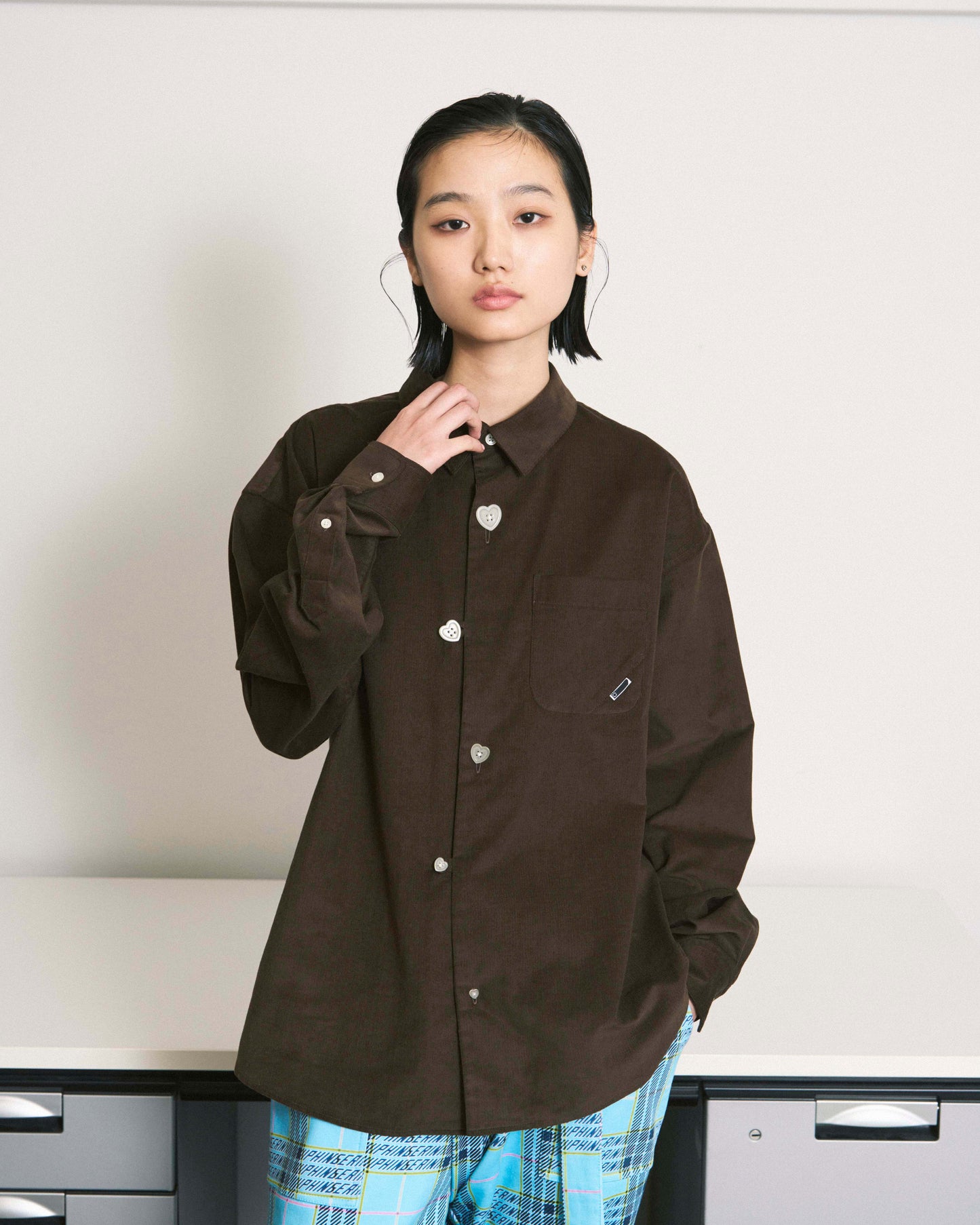 FLOATING HEART CORD SHIRT BROWN