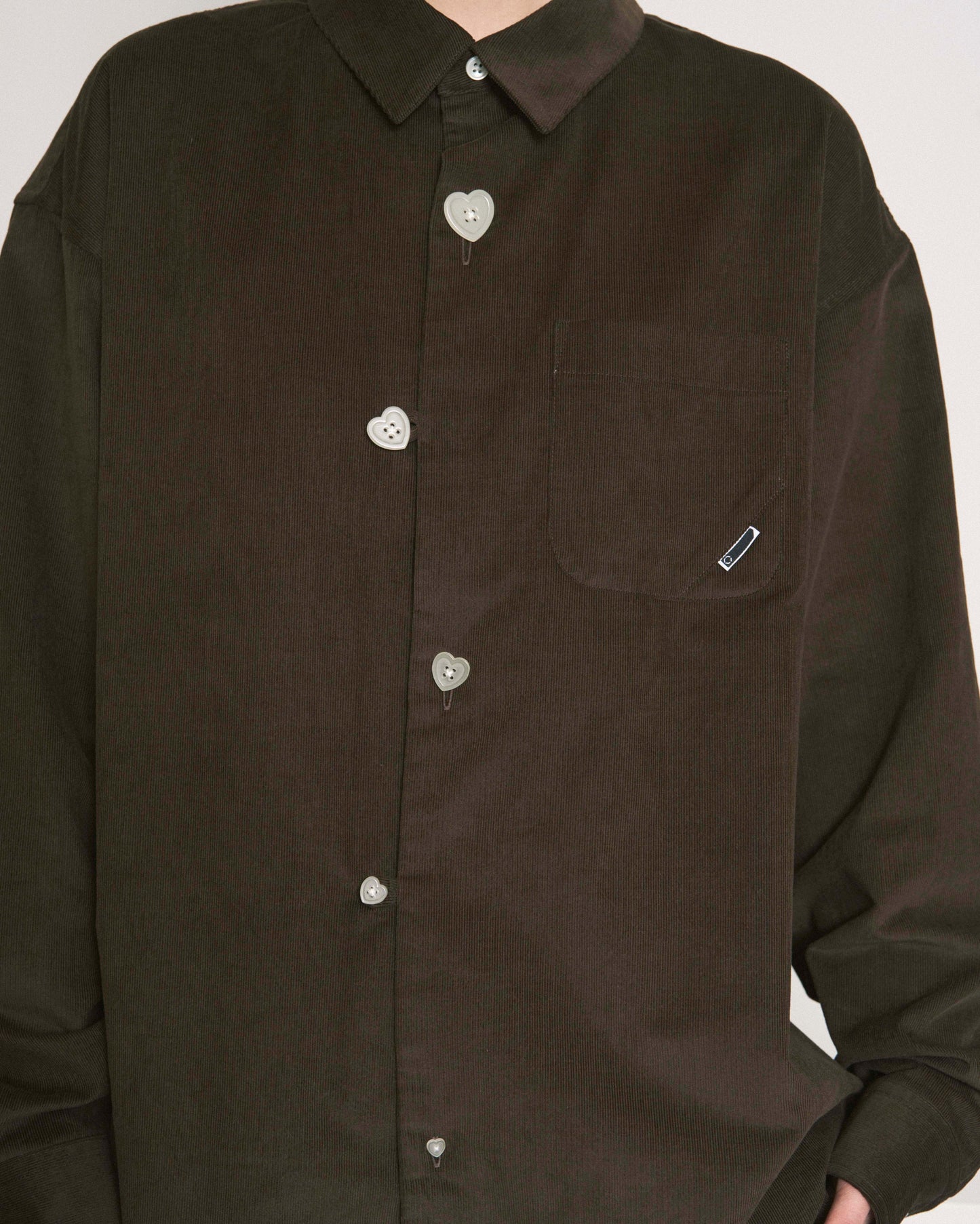 FLOATING HEART CORD SHIRT BROWN
