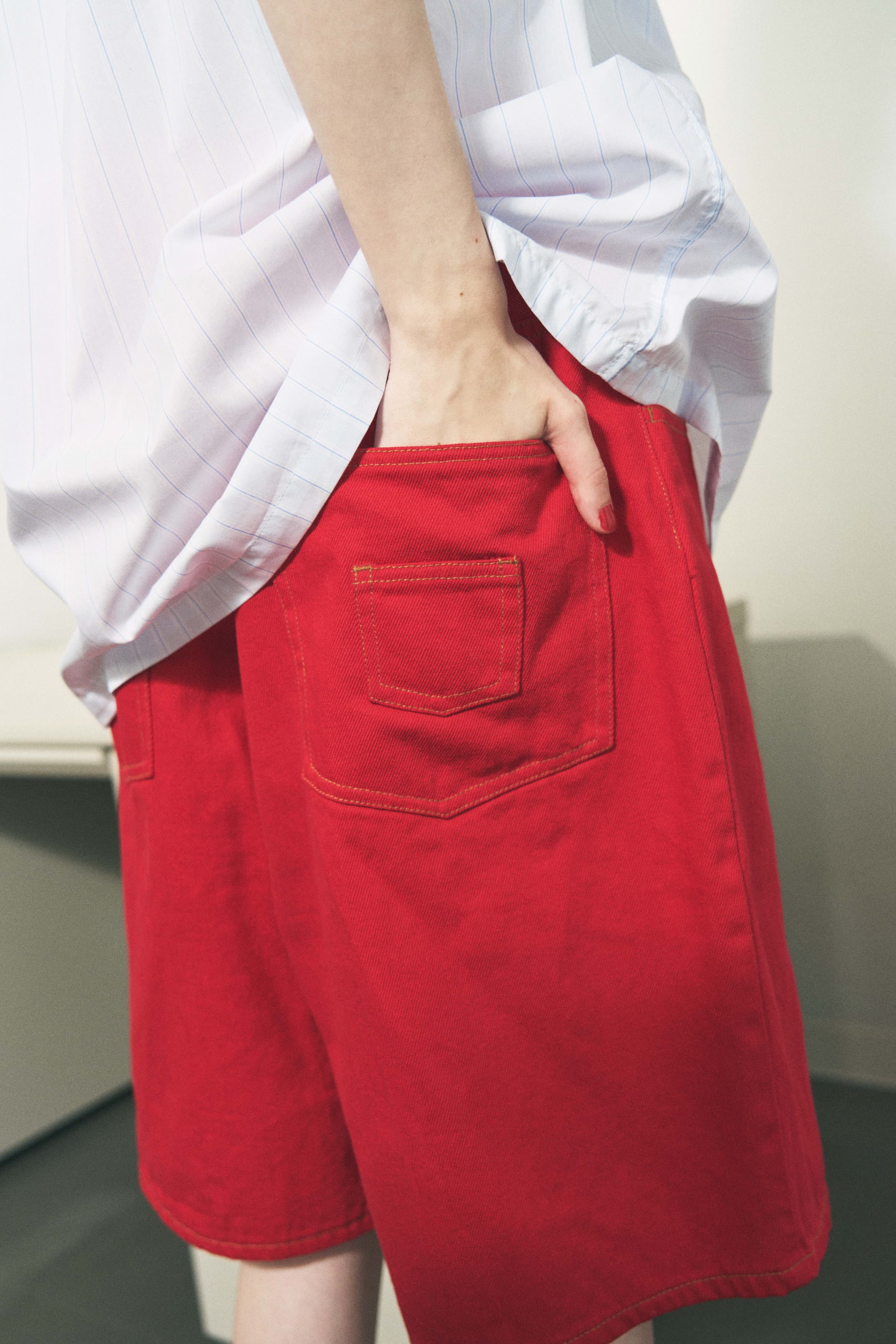 6 POCKET DENIM SHORTS COLOR RED – PHINGERIN