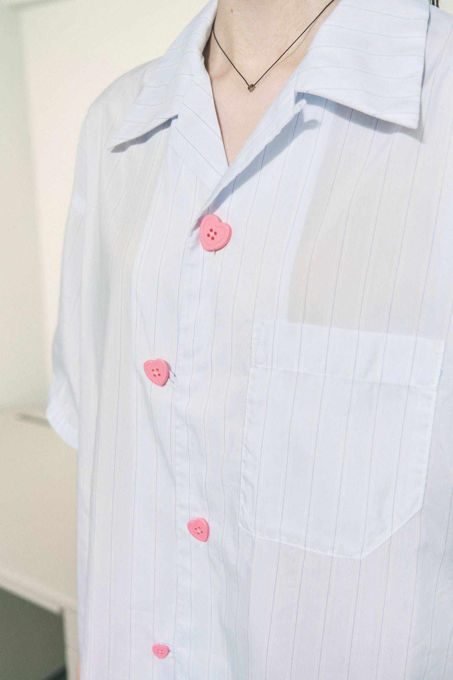 FLOATING HEART SS SHIRT BLACK