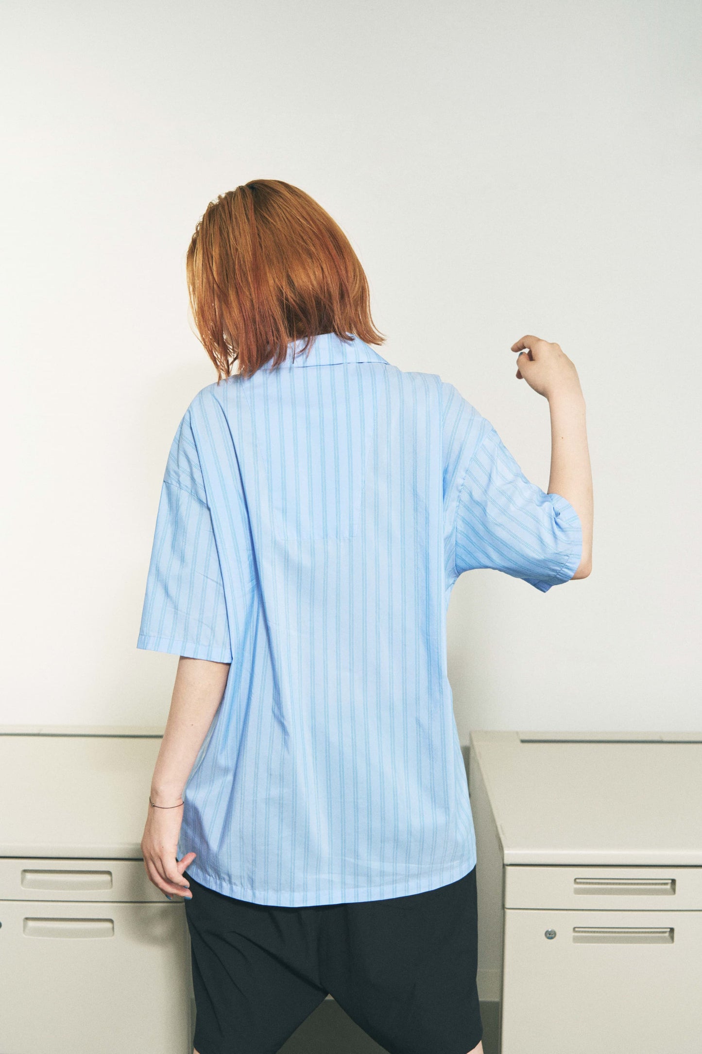 FLOATING HEART SS SHIRT BLACK