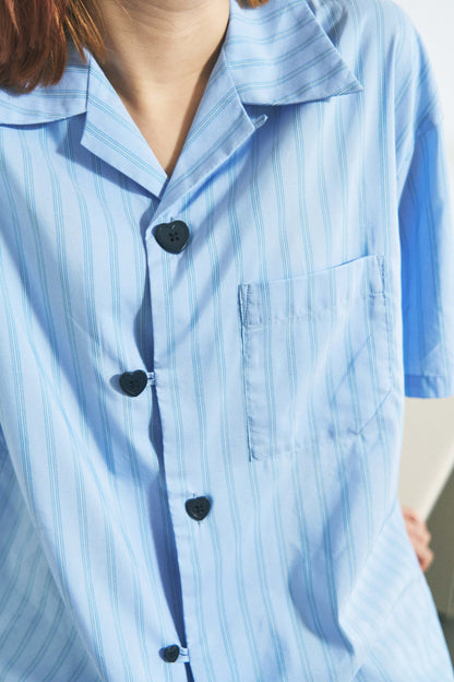 FLOATING HEART SS SHIRT BLACK