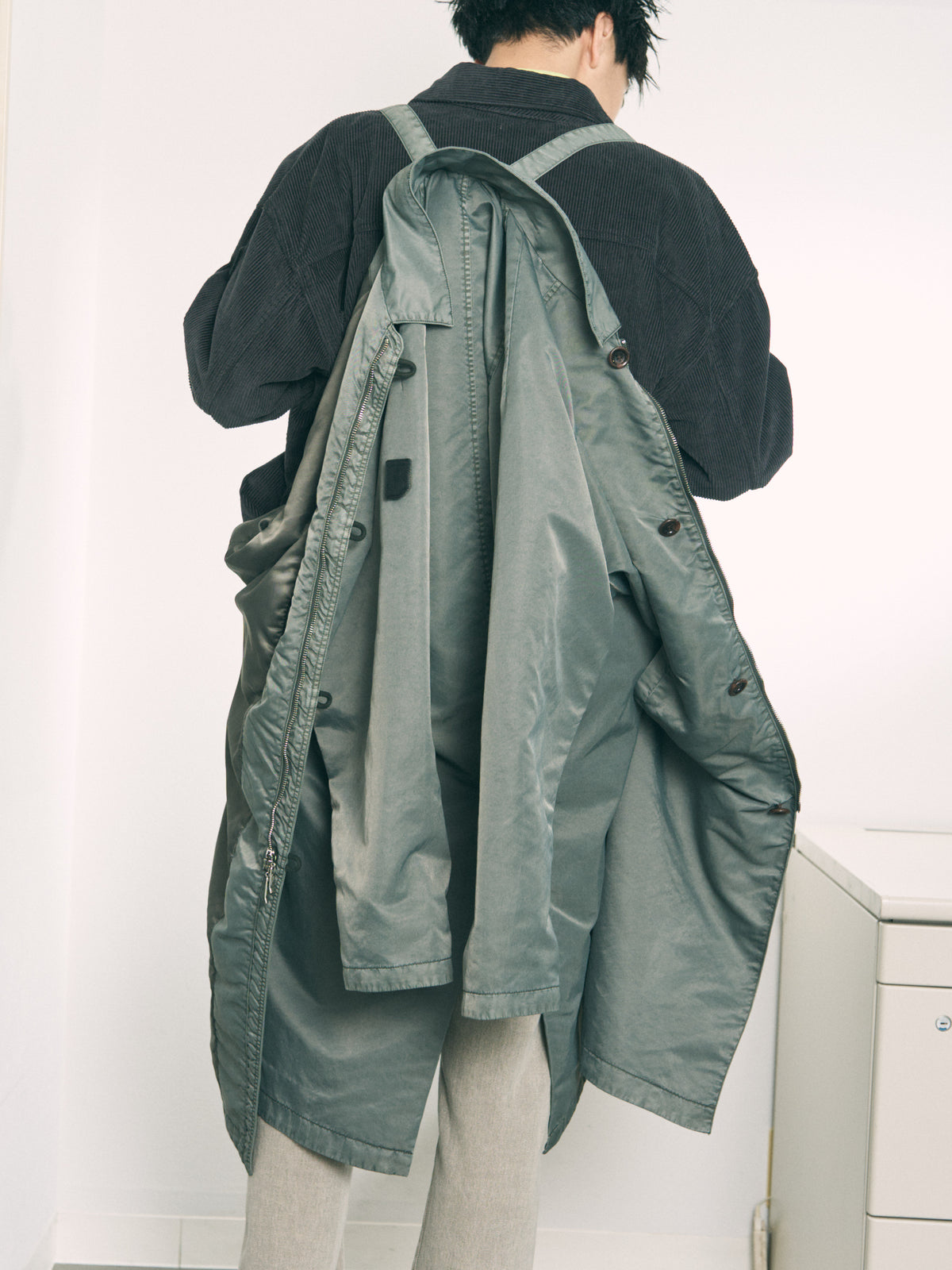 LOOP FRONT NYLON COAT OLIVE