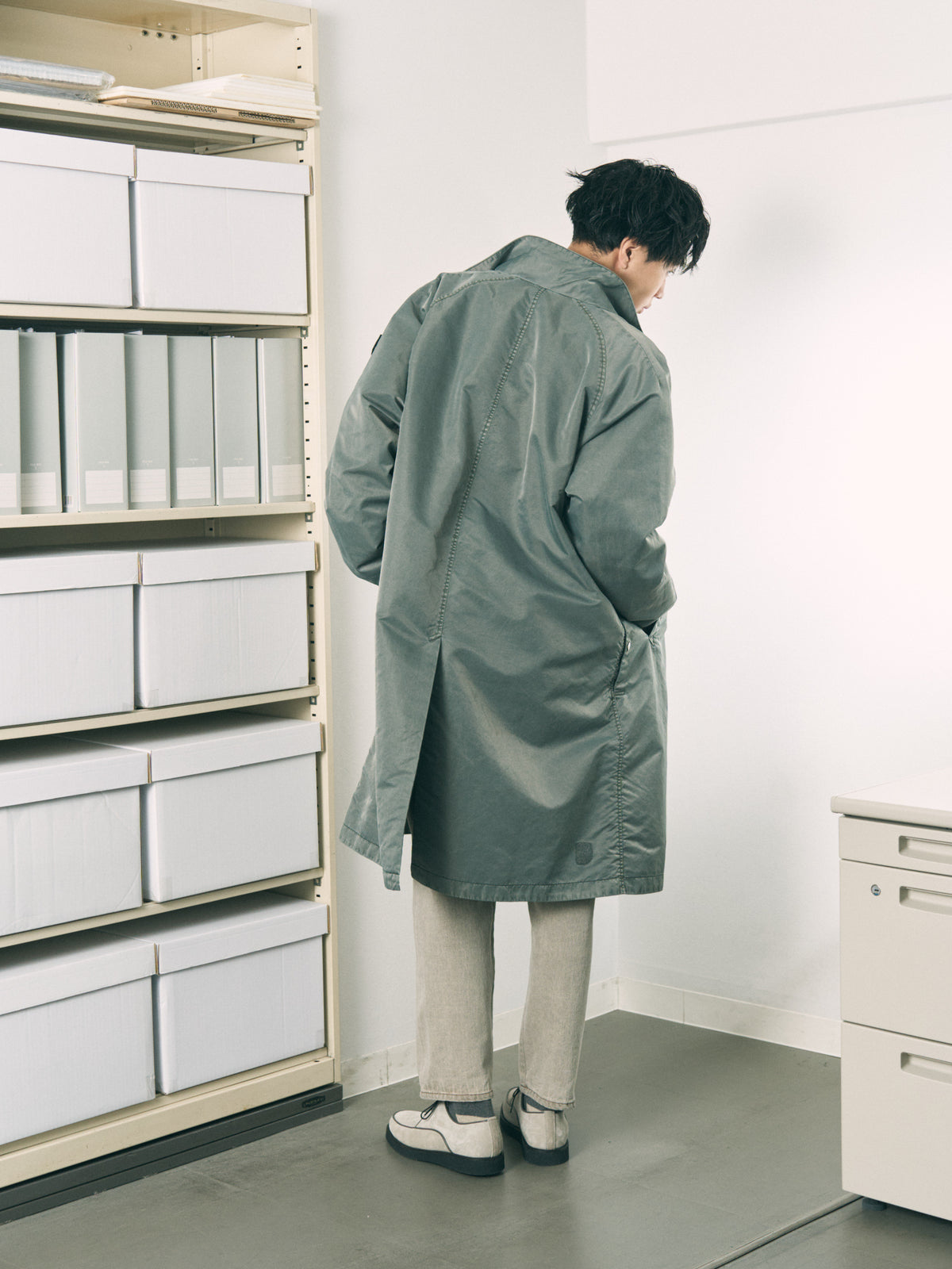 LOOP FRONT NYLON COAT OLIVE