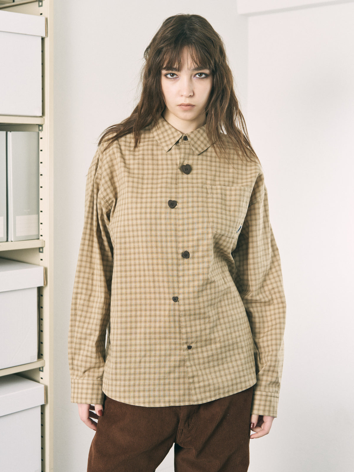 FLOATING HEART SHIRT CHECK BEIGE