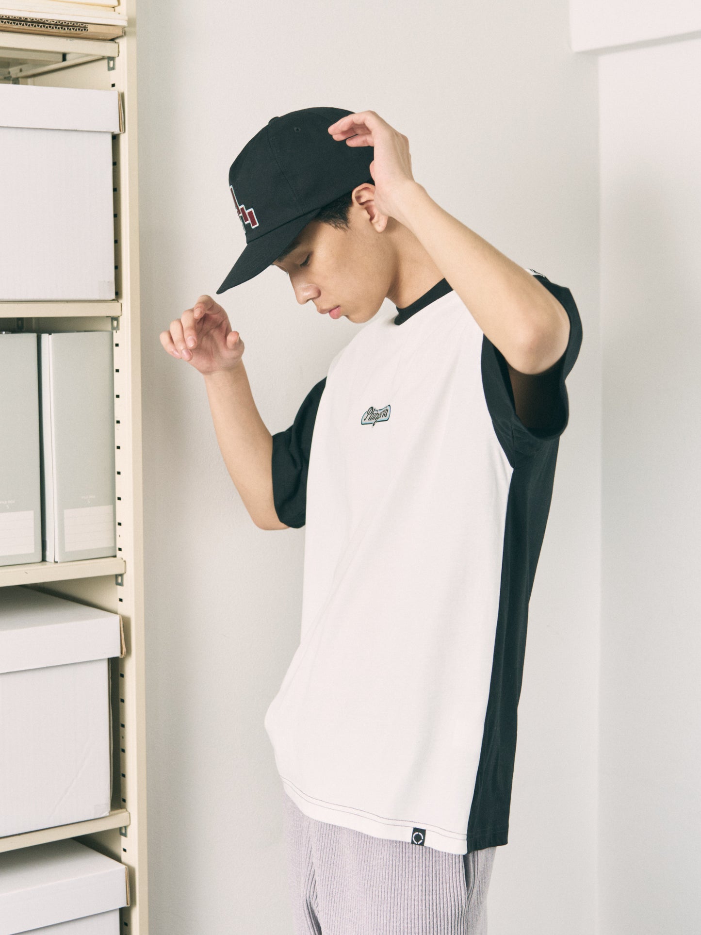 SCRIPT S/S TEE WHITE x BLACK