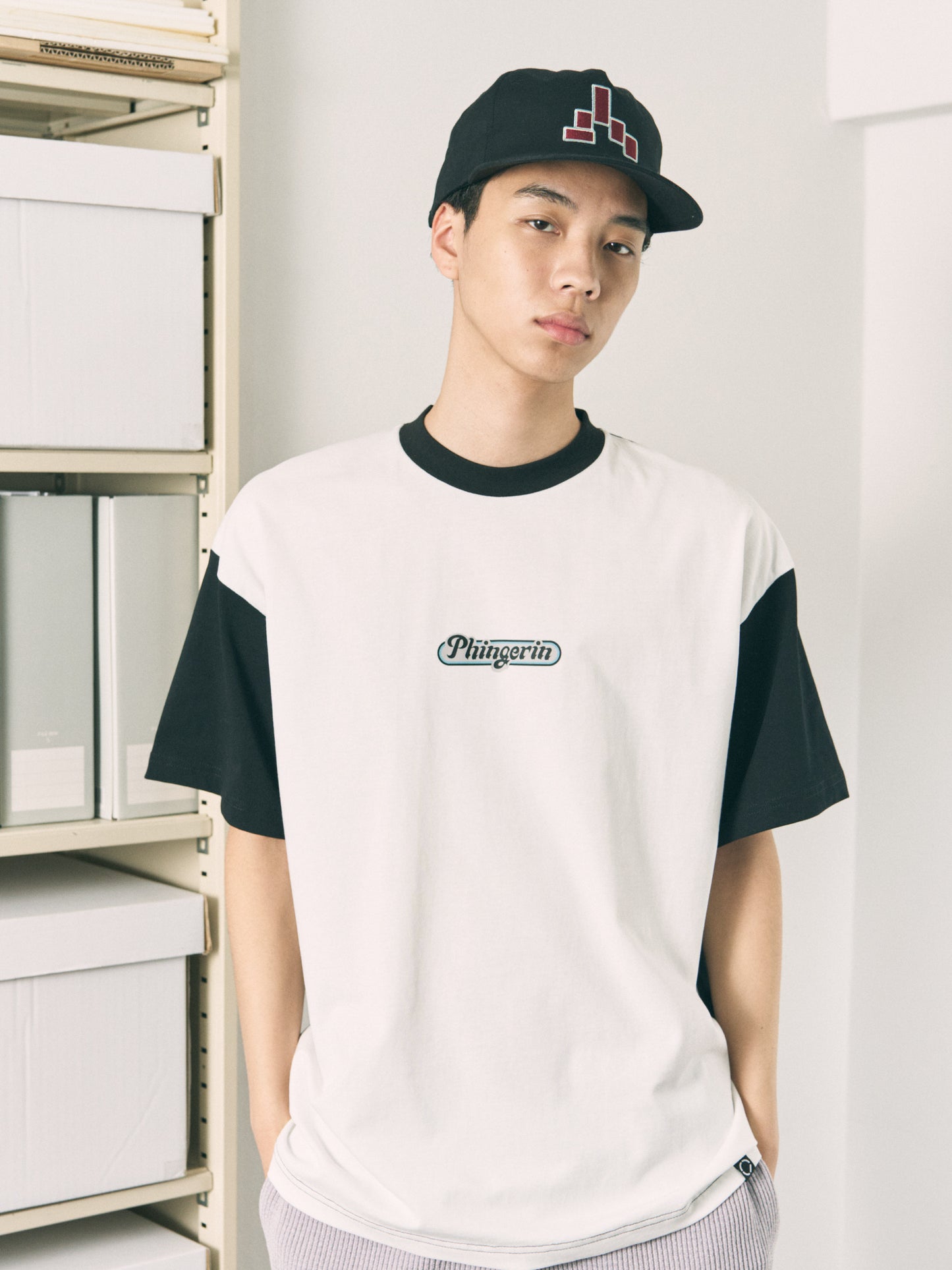 SCRIPT S/S TEE WHITE x BLACK
