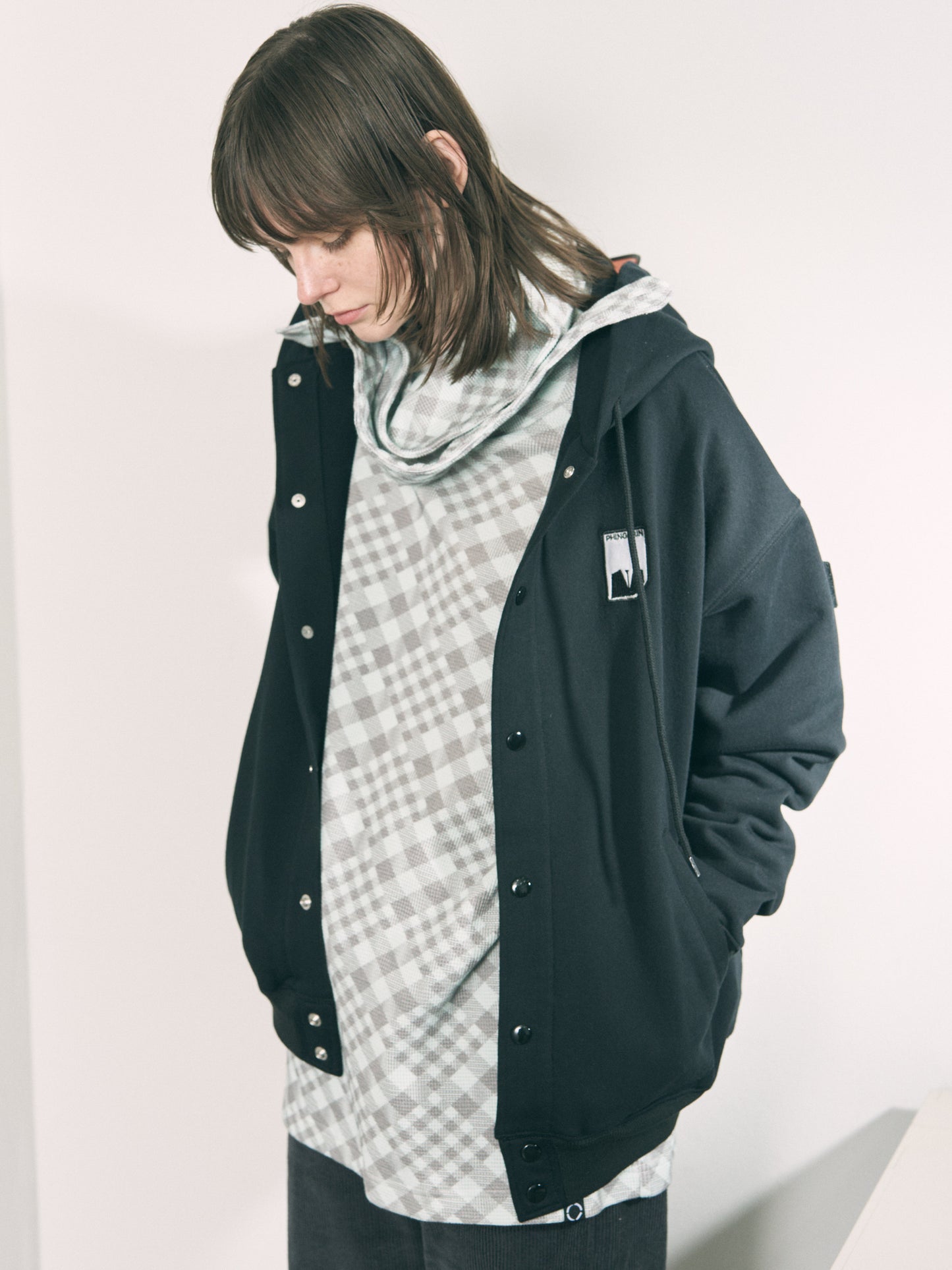 VISOR BUTTON HOODIE BLACK